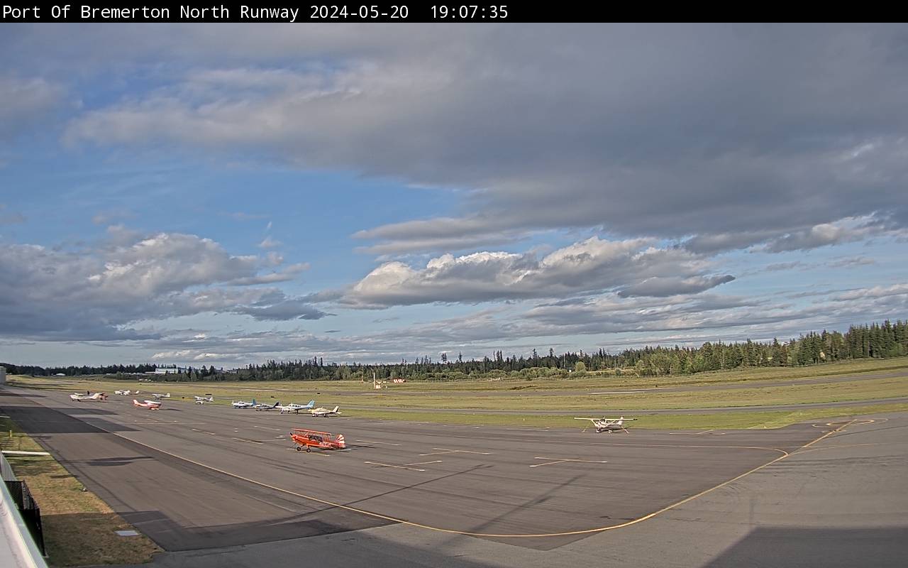Webcam of North Runway at Airport Conditions