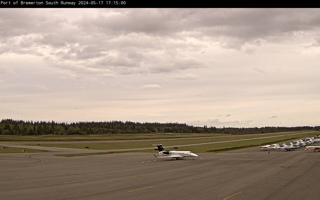 Webcam of South Runway at Bremerton National Airport (KPWT)